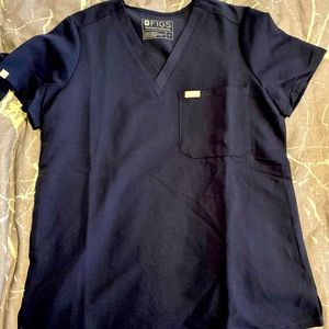 Brand new FIGS scrub top (SM)